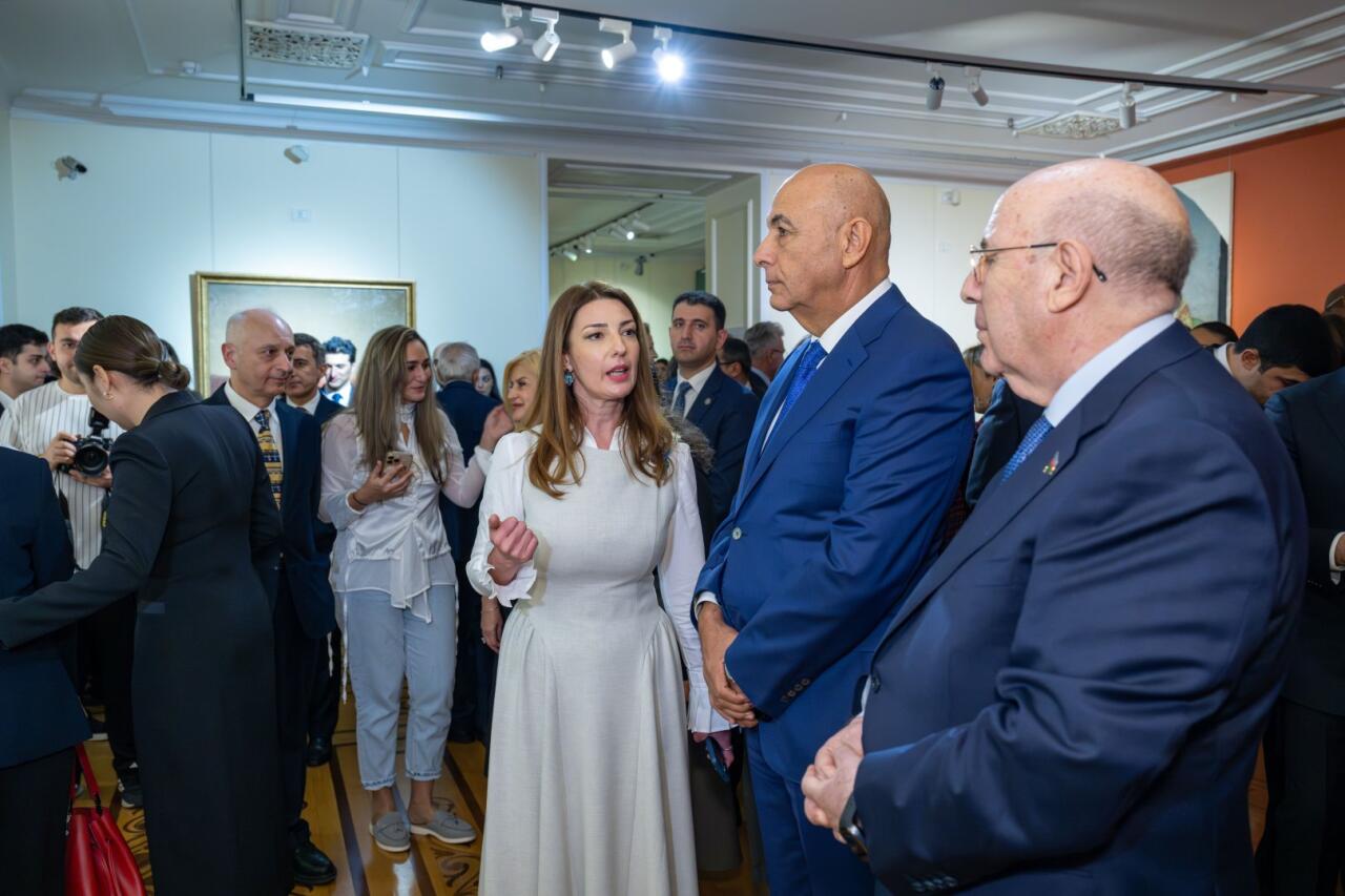 В Баку состоялось торжественное открытие экспозиции "Мирза Гадим Иревани: 200-летняя летопись искусства"