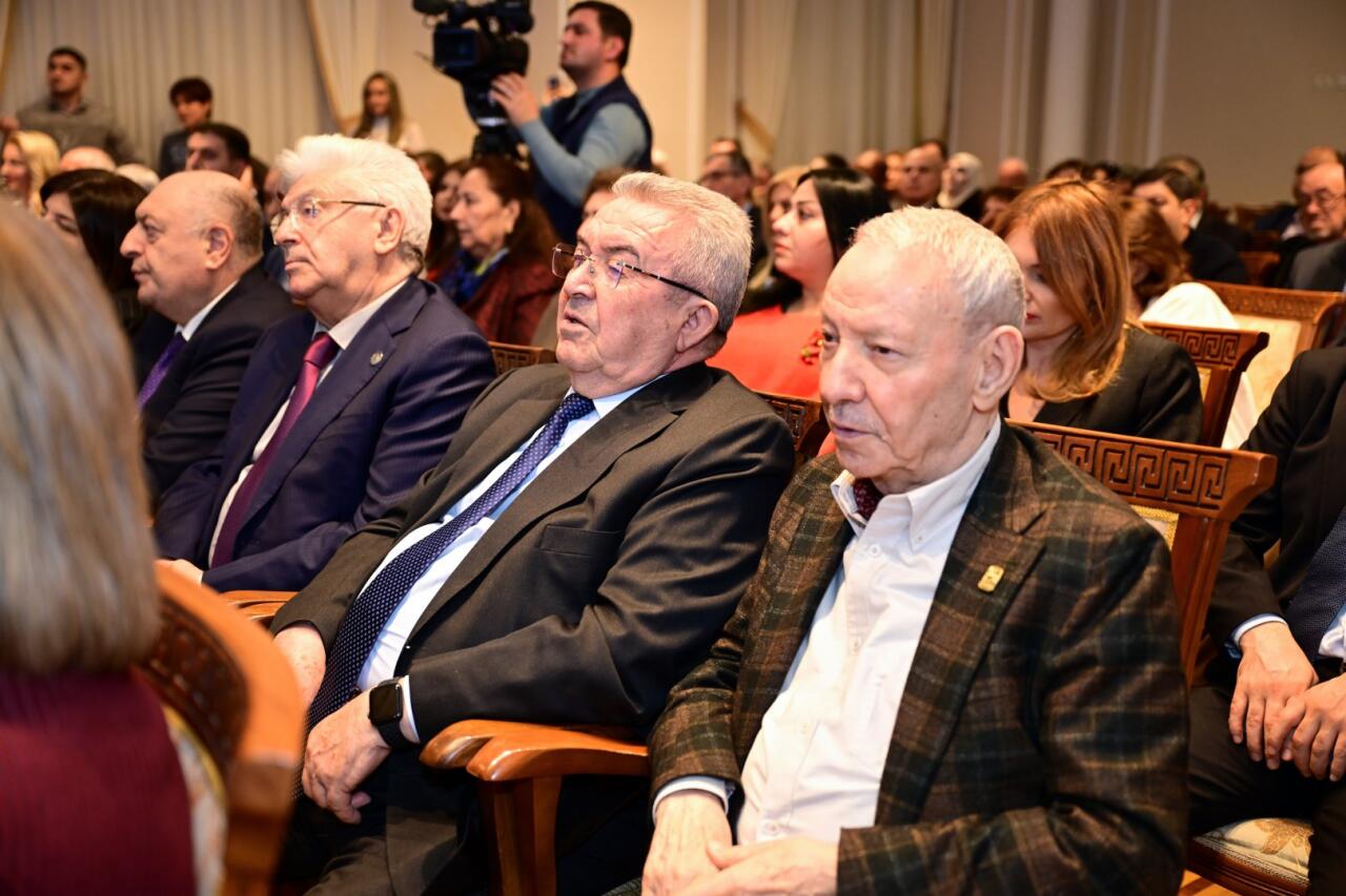 В Баку состоялось торжественное открытие экспозиции "Мирза Гадим Иревани: 200-летняя летопись искусства"