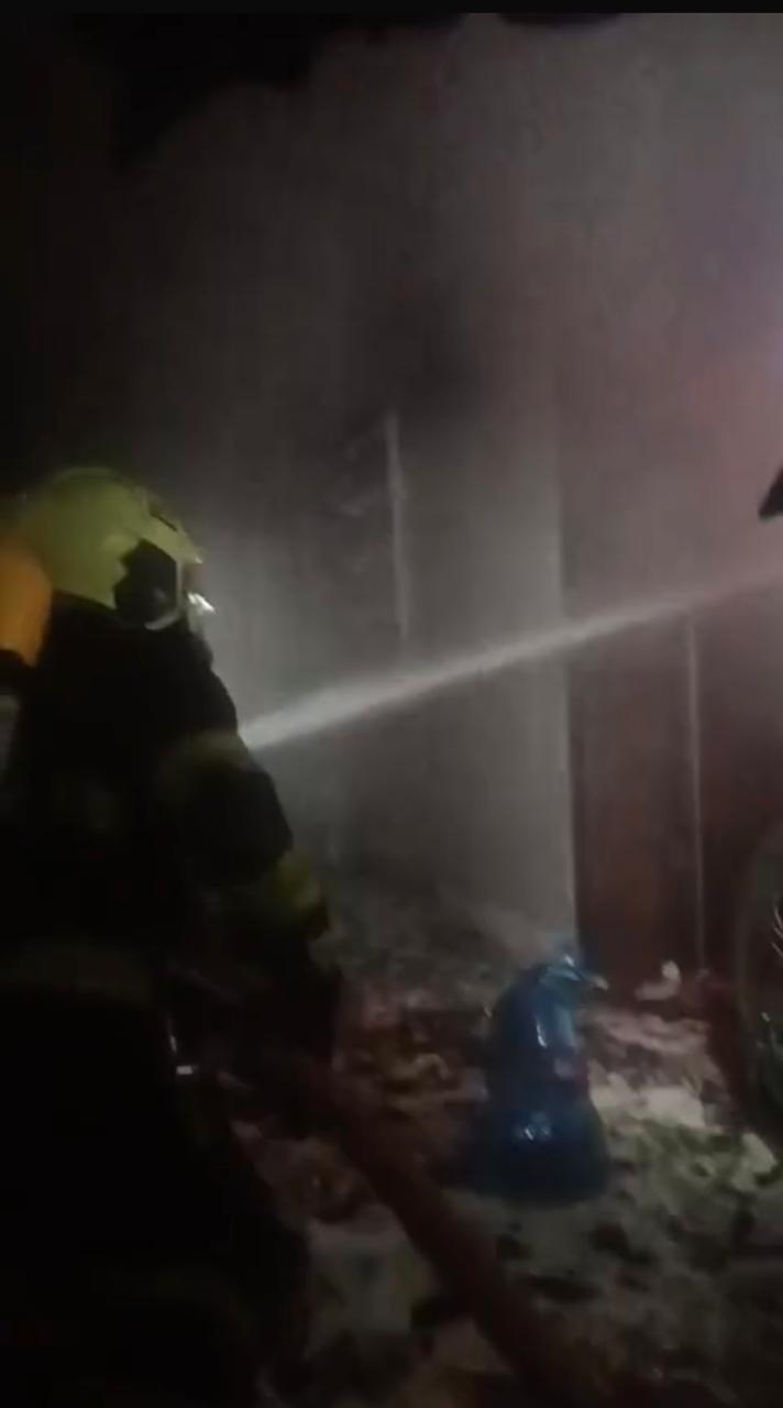 Пожар в многоэтажном доме в Баку