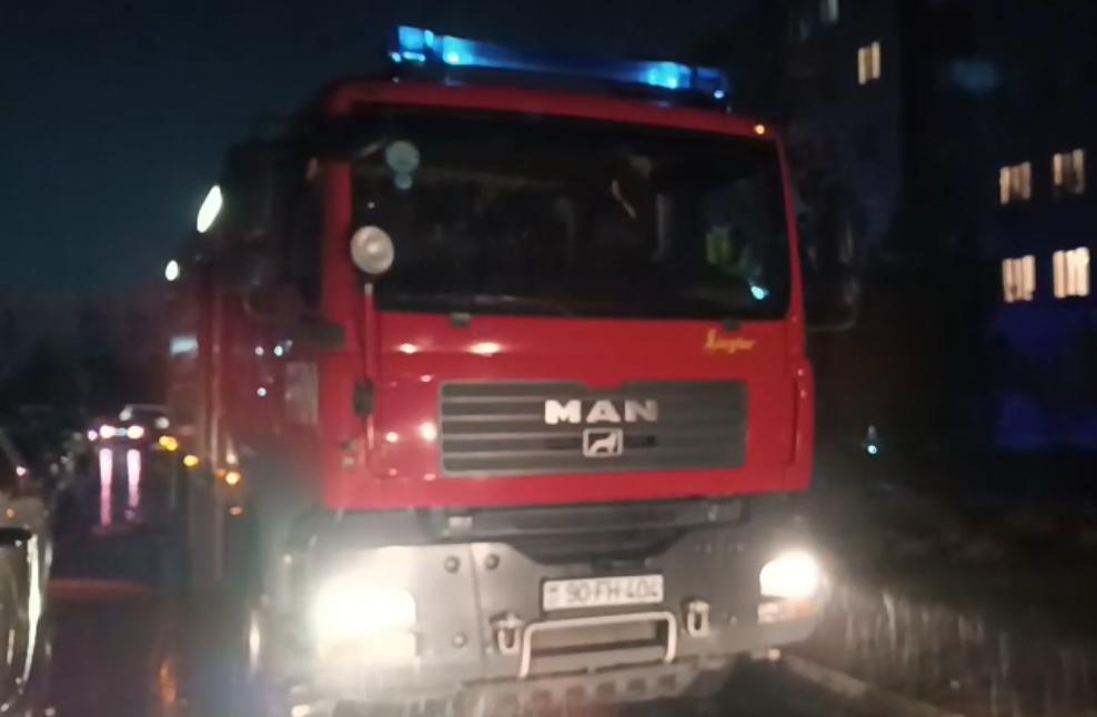 Пожар в многоэтажном доме в Баку