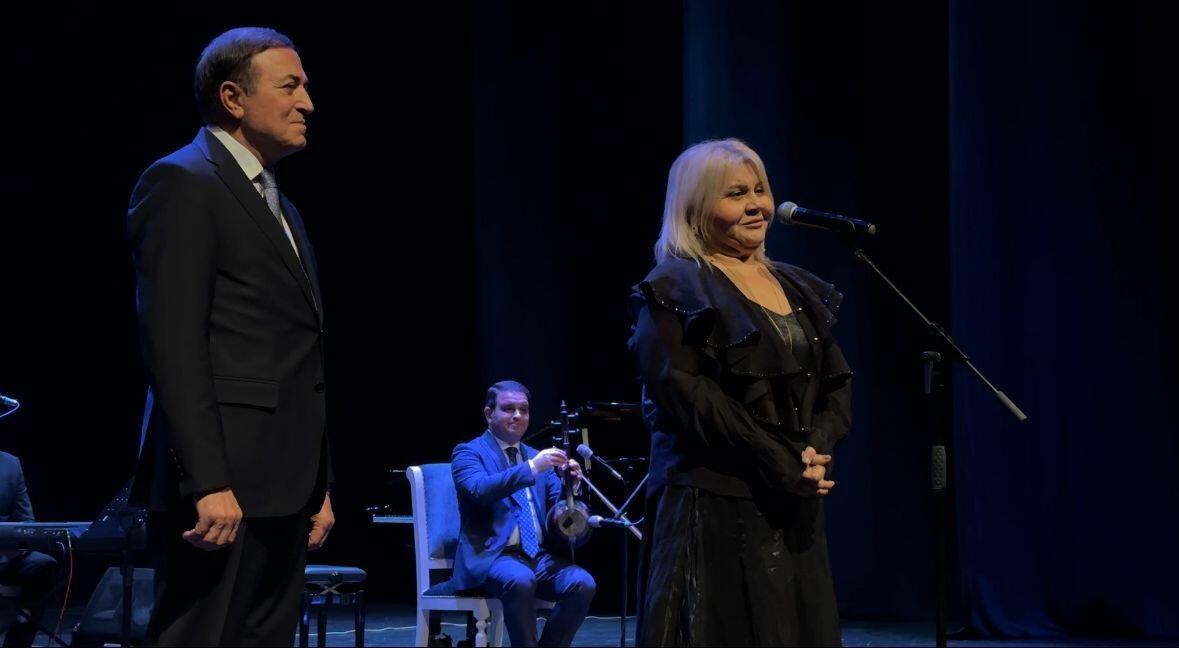 В Гянджинской государственной филармонии торжественно отметили юбилей Мансума Ибрагимова