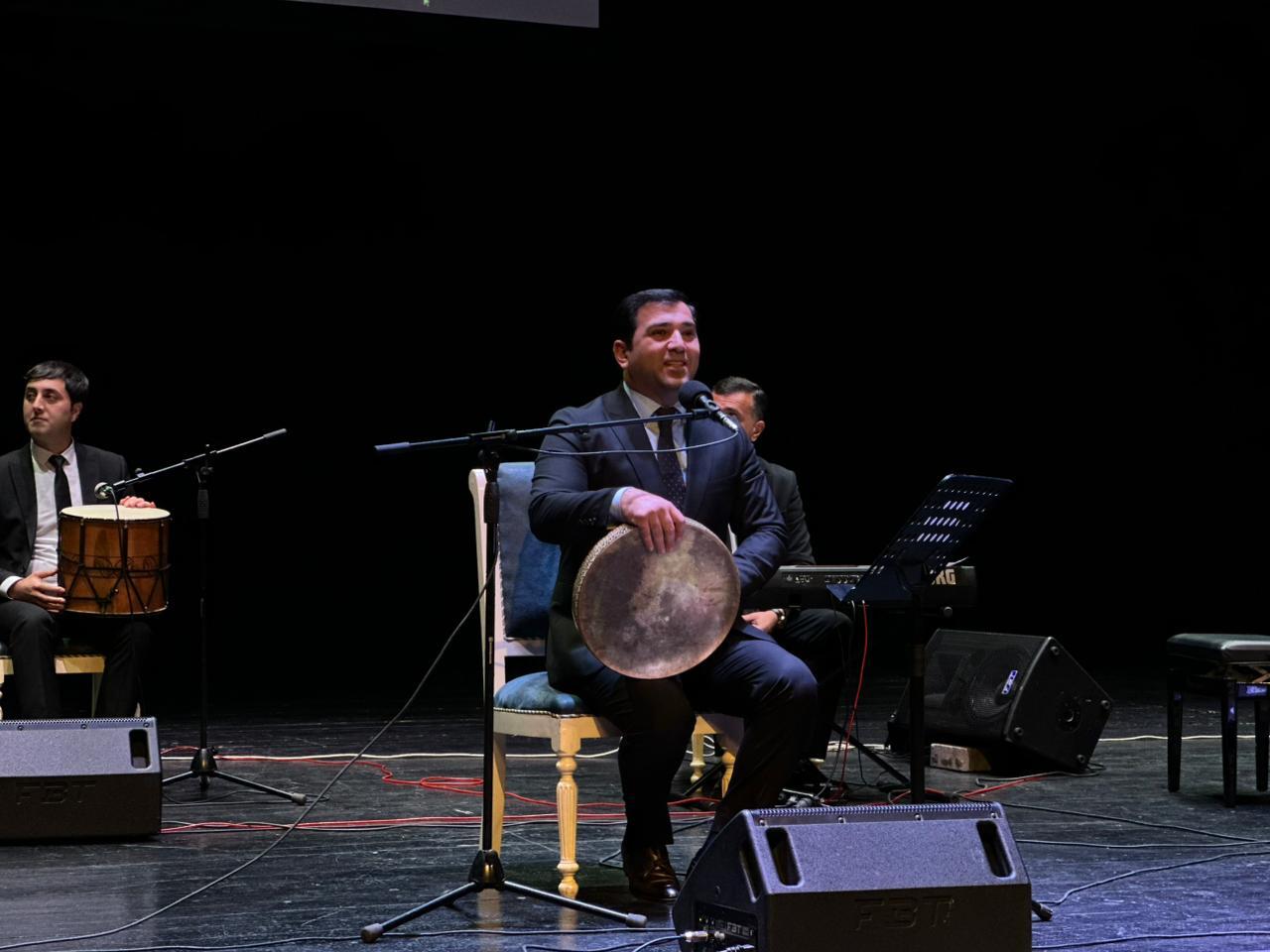 В Гянджинской государственной филармонии торжественно отметили юбилей Мансума Ибрагимова