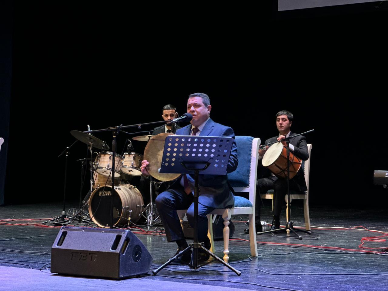 В Гянджинской государственной филармонии торжественно отметили юбилей Мансума Ибрагимова