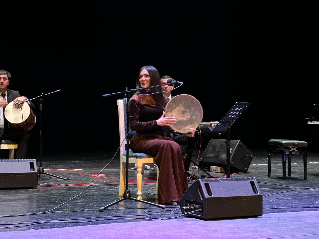 В Гянджинской государственной филармонии торжественно отметили юбилей Мансума Ибрагимова