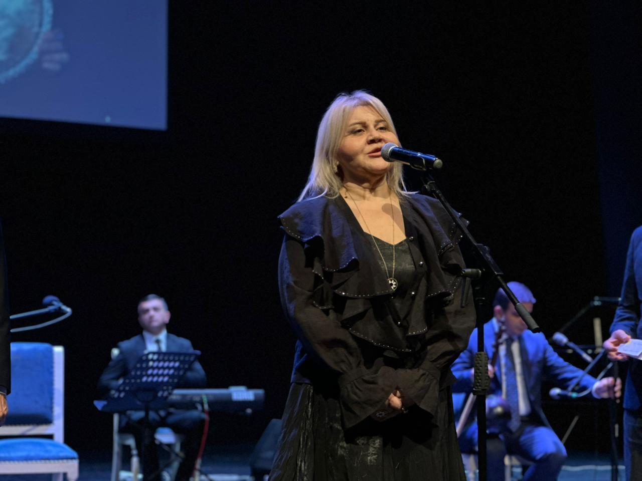 В Гянджинской государственной филармонии торжественно отметили юбилей Мансума Ибрагимова