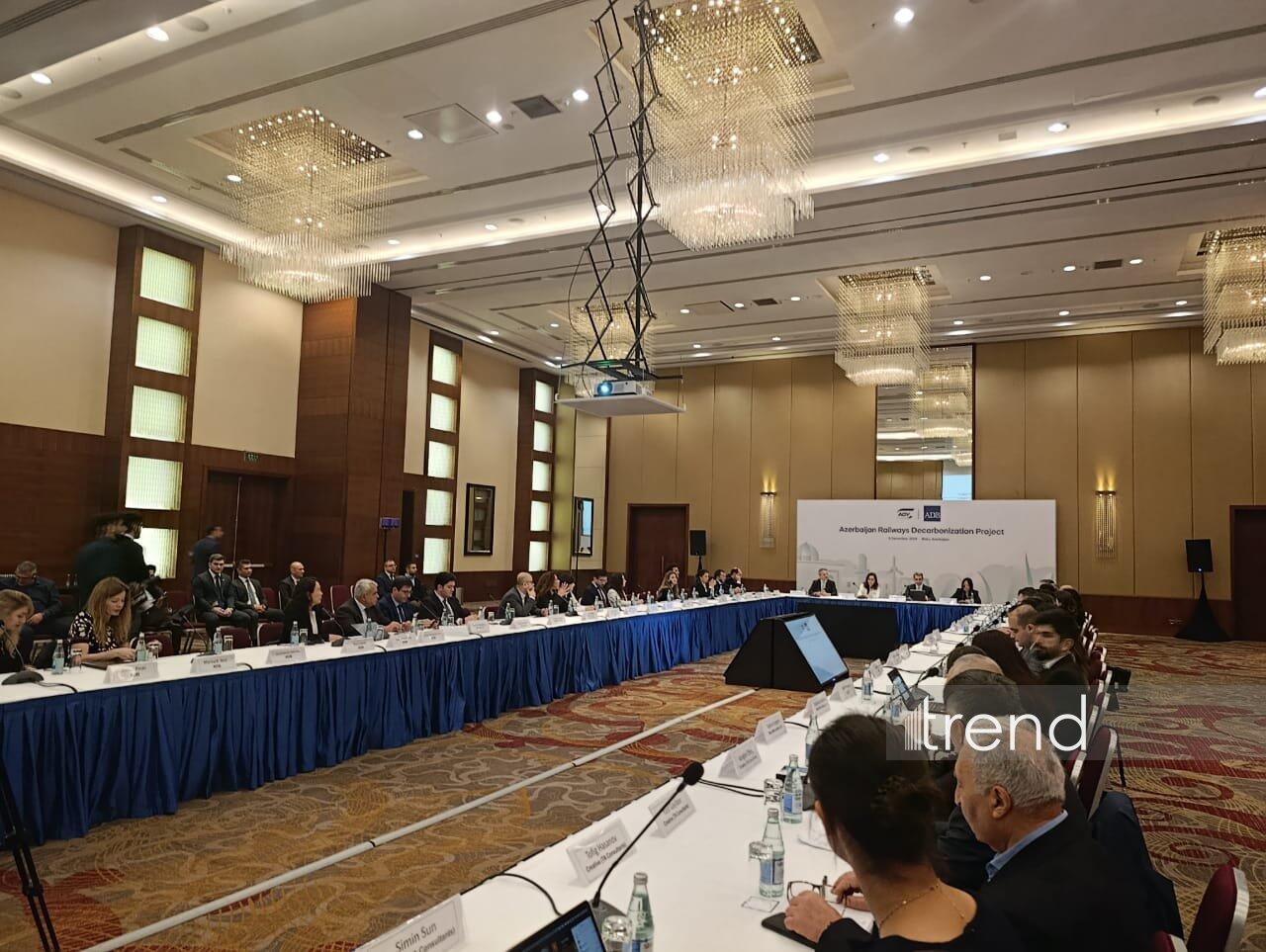 В Баку проходит презентация проекта по декарбонизации железных дорог при поддержке АБР