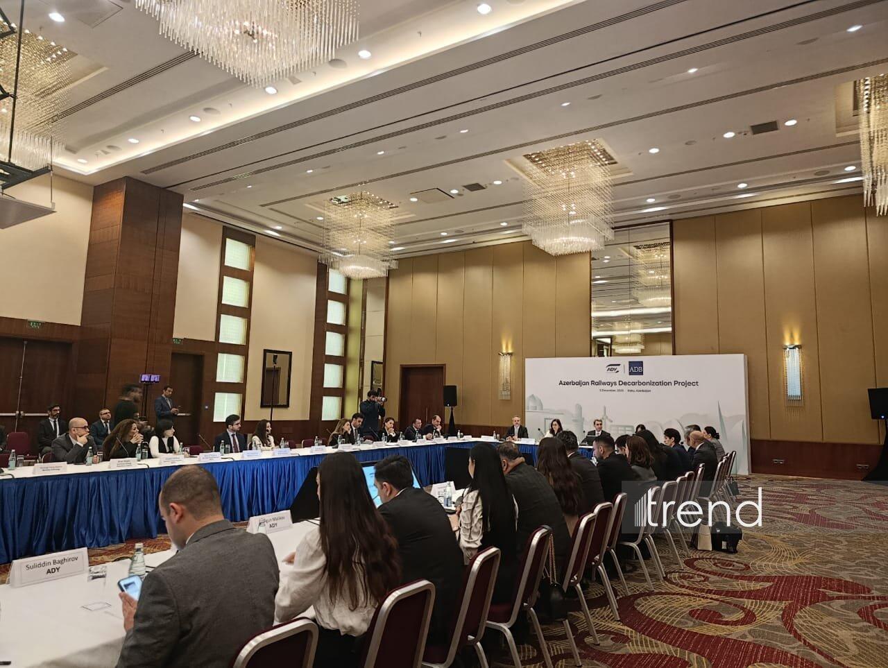 В Баку проходит презентация проекта по декарбонизации железных дорог при поддержке АБР