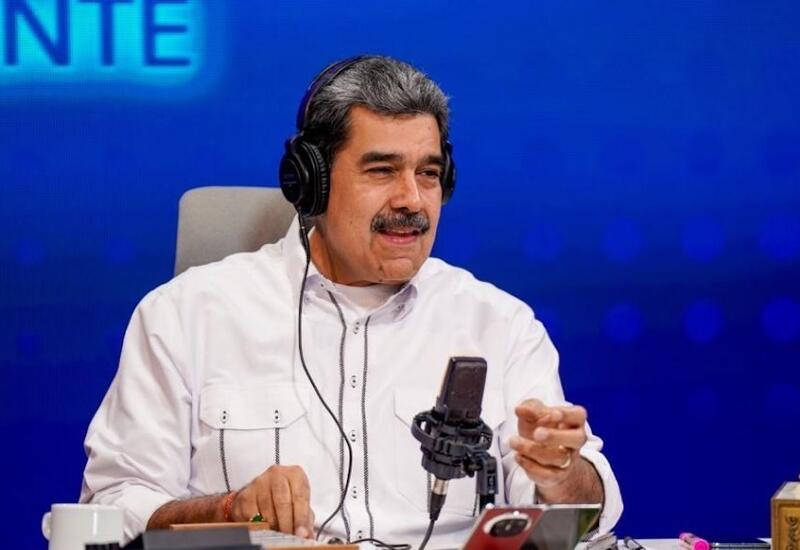 Мадуро спел и потанцевал в прямом эфире своей передачи