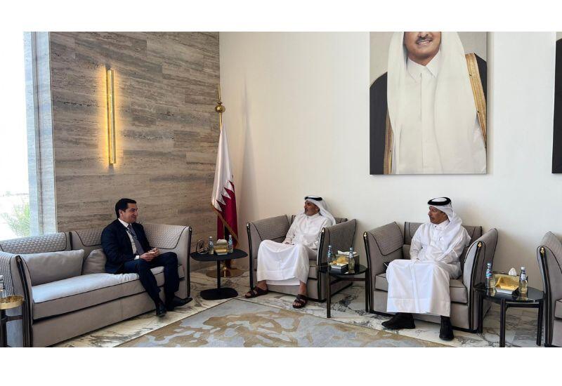 Hikmət Hacıyev Qətər Əmirinin Milli Təhlükəsizlik məsələləri üzrə müşaviri ilə görüşüb