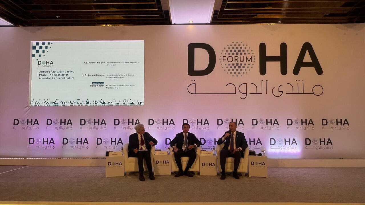 Hikmət Hacıyev və Armen Qriqoryan Qətərdə panel müzakirəsində iştirak ediblər