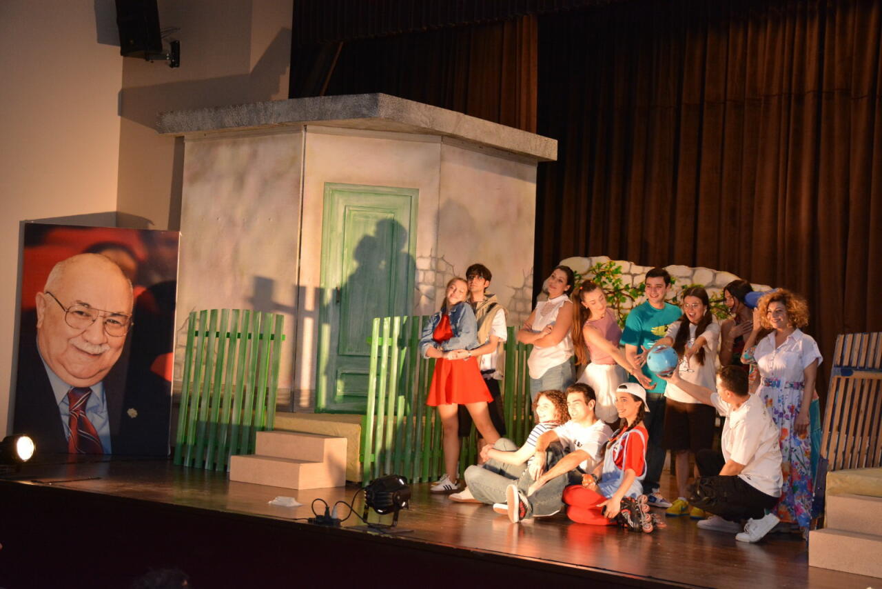 Академический русский драмтеатр представил спектакль в Шамахе