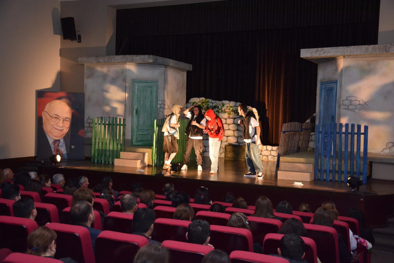 Академический русский драмтеатр представил спектакль в Шамахе