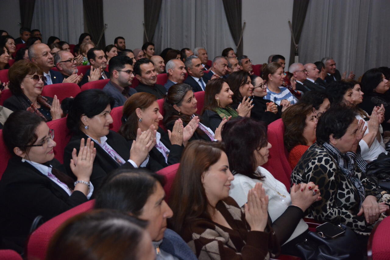 Академический русский драмтеатр представил спектакль в Шамахе