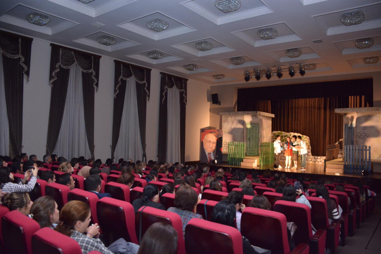 Академический русский драмтеатр представил спектакль в Шамахе