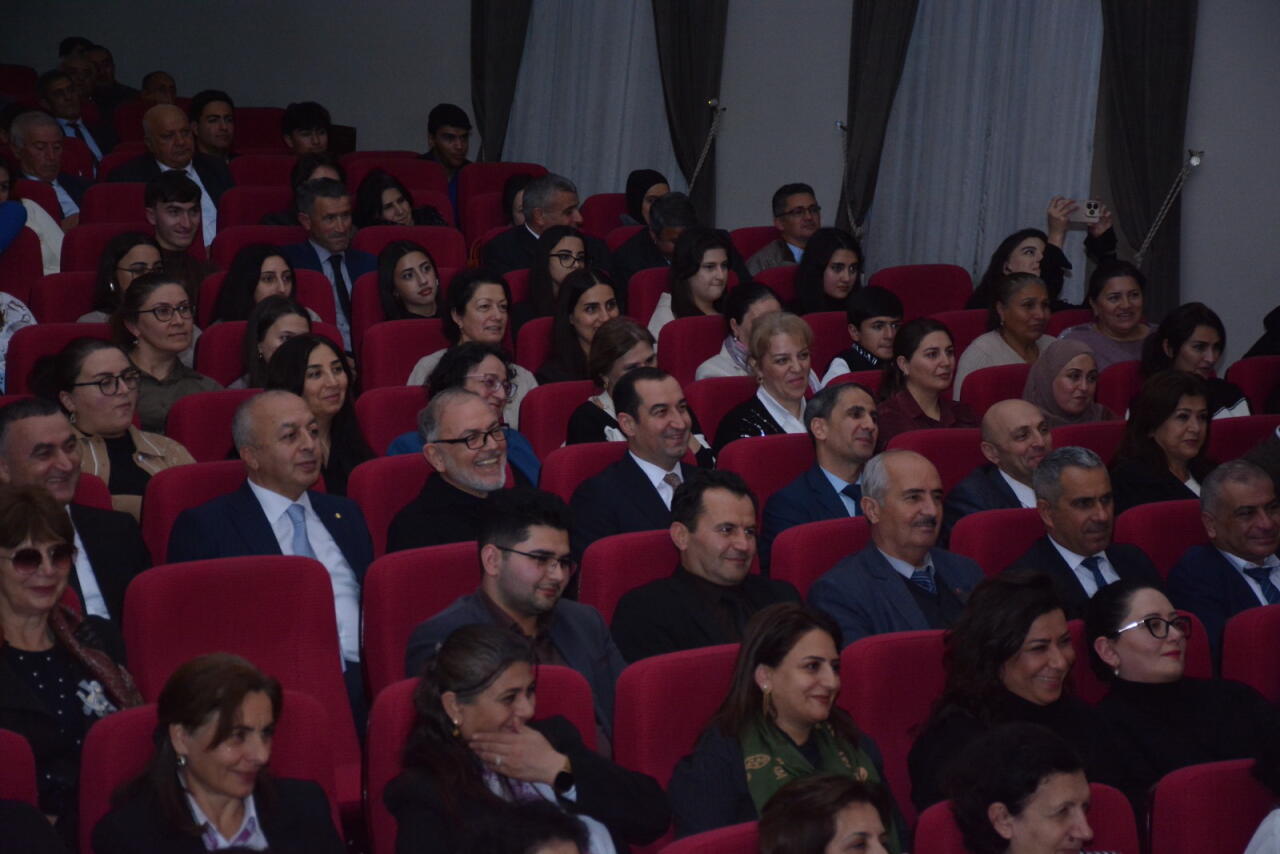 Академический русский драмтеатр представил спектакль в Шамахе