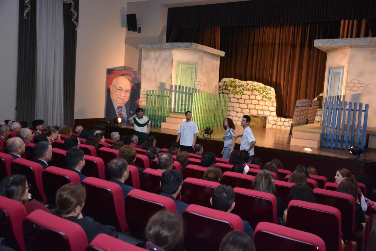 Академический русский драмтеатр представил спектакль в Шамахе