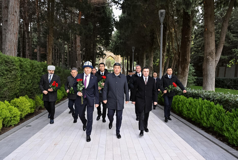 Кыргызская делегация посетила могилу Великого лидера Гейдара Алиева