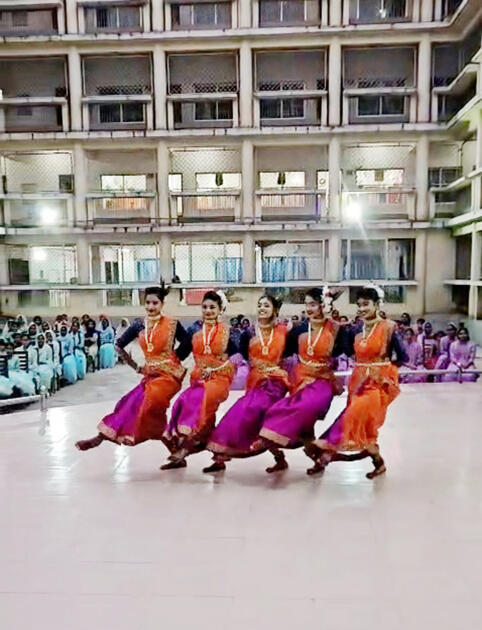 Heydər Əliyev Fondunun vitse-prezidenti Leyla Əliyeva və Bakı Media Mərkəzinin rəhbəri Arzu Əliyeva Dəkkədə uşaq evini ziyarət ediblər