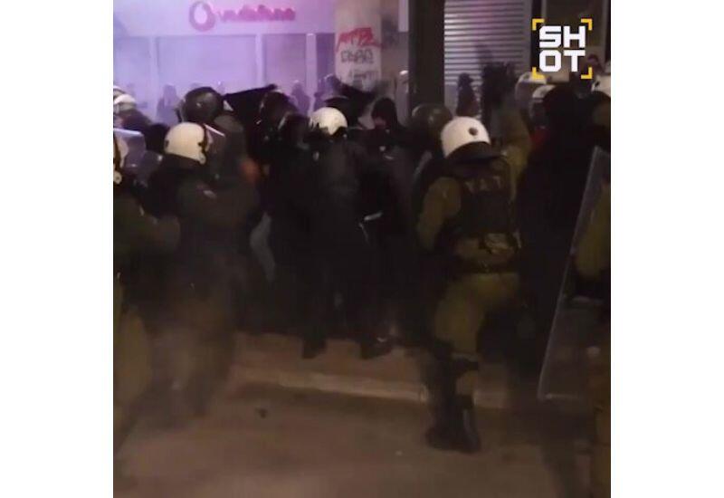 Полицейские жёстко разогнали митинг в Греции
