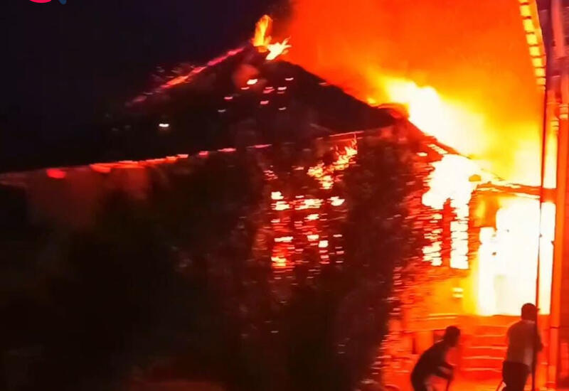 В Билясуваре сгорел дом