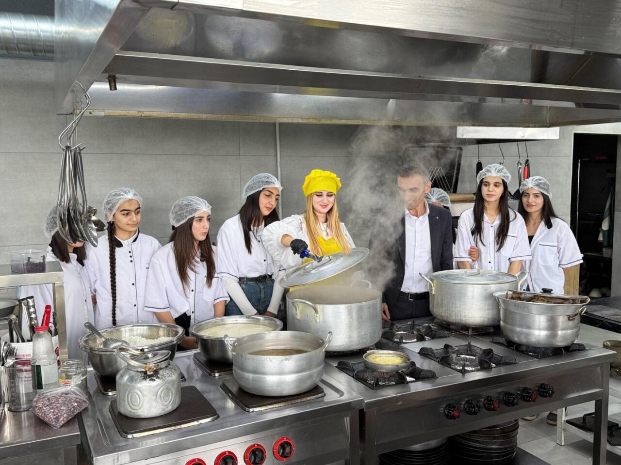 Azərbaycanda 9000-dən çox şagird peşə yönümlü təhsilə cəlb olunub