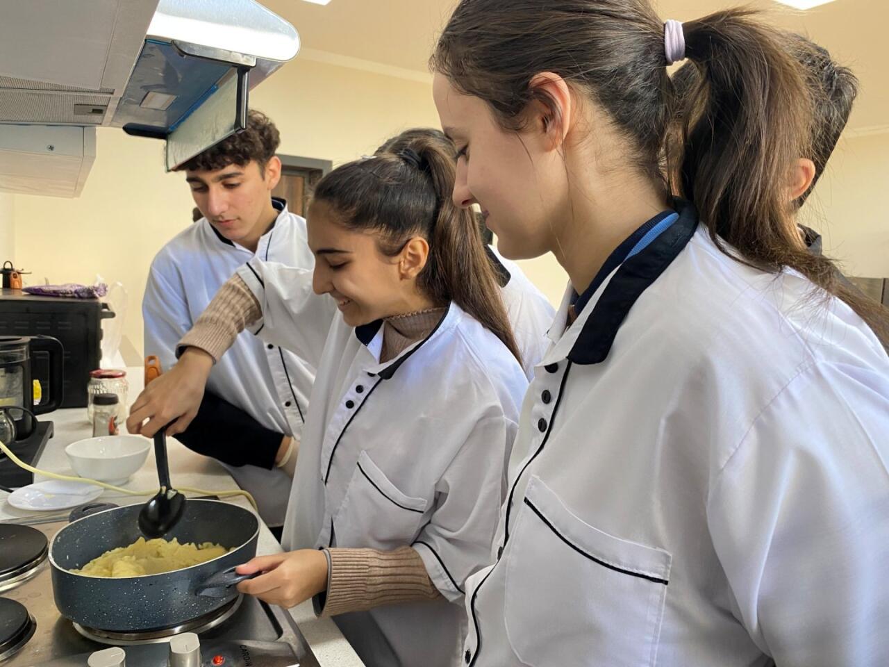 Azərbaycanda 9000-dən çox şagird peşə yönümlü təhsilə cəlb olunub