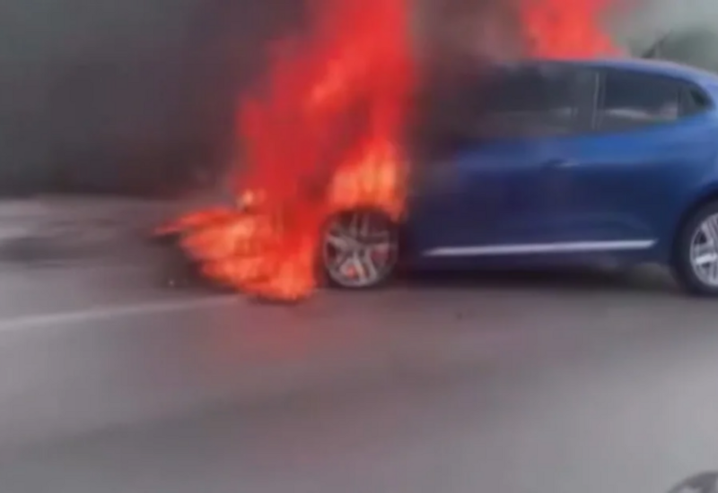 Türkiyəli futbolçunun maşını hərəkətdə olarkən alışdı