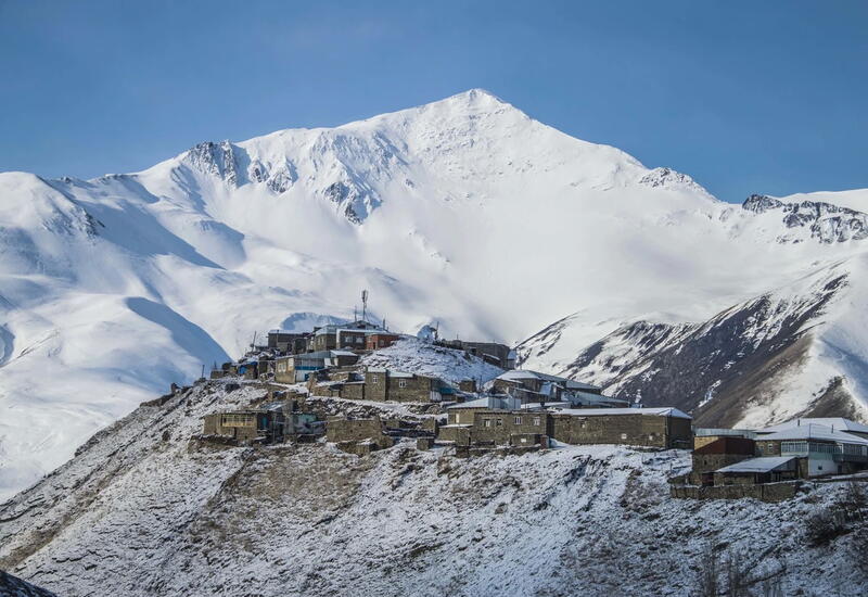 На дороге в Хыналыг спасли туриста