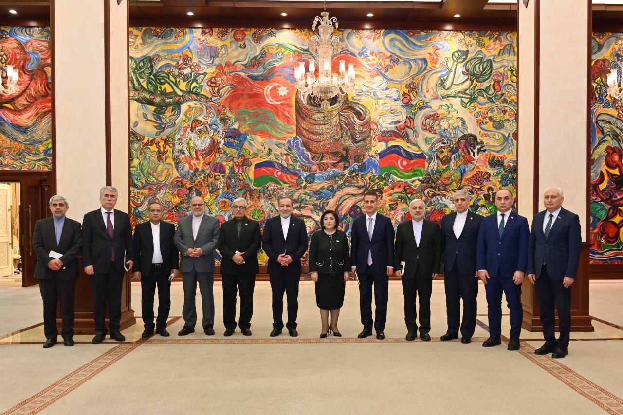 Milli Məclisin sədri İran XİN rəhbəri ilə parlamentlərarası əməkdaşlığı müzakirə edib