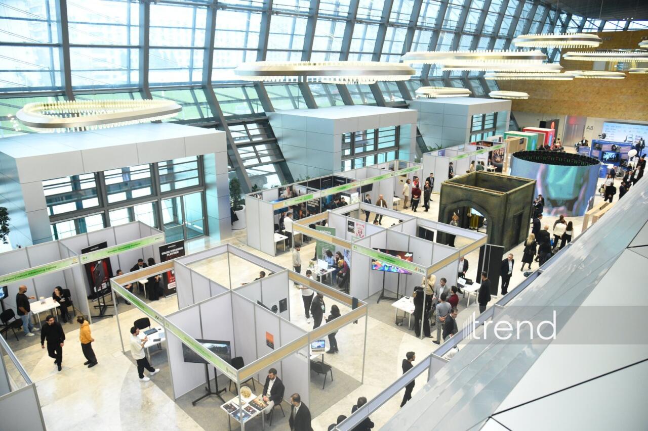 Креативные павильоны и красочные экспозиции на открытии "Культурного фестиваля ОИС: Бакинская Творческая неделя – 2025"