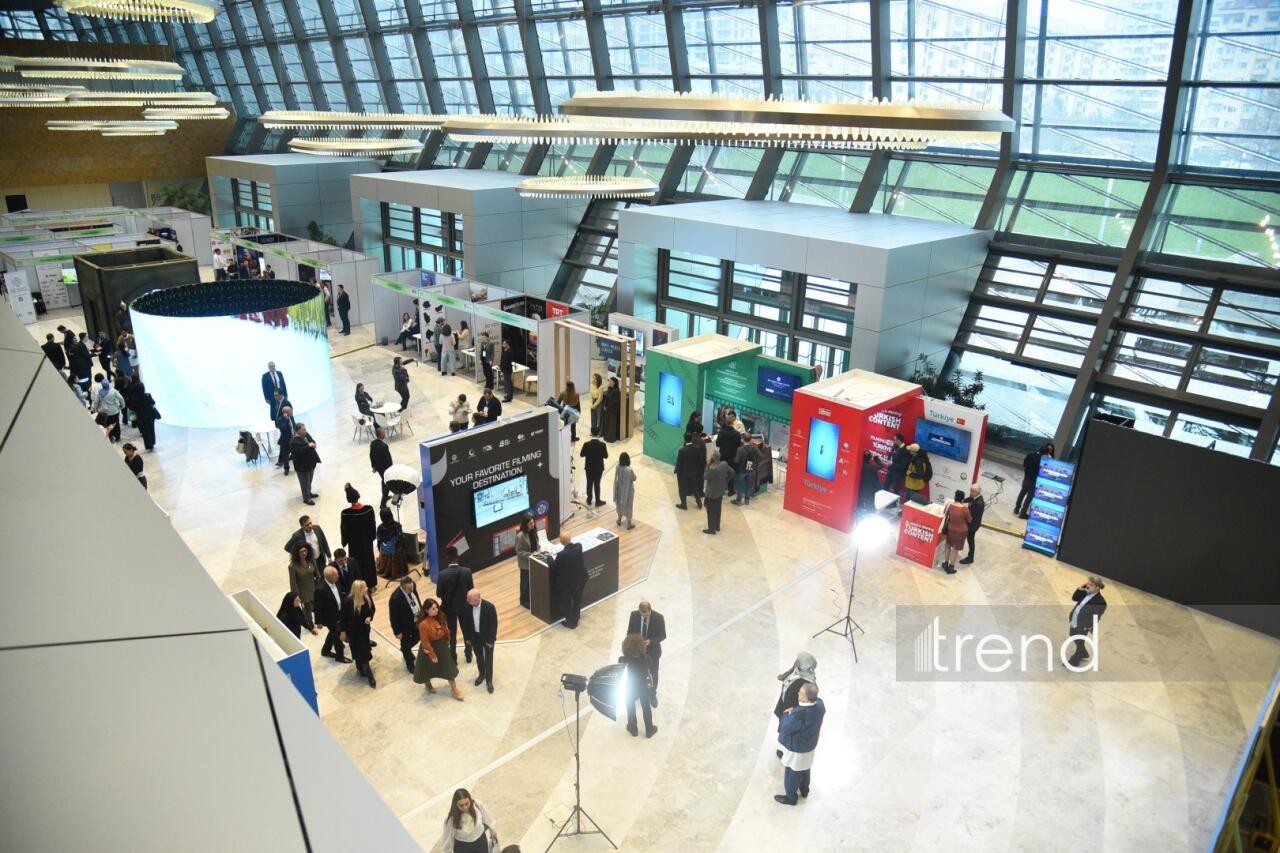 Креативные павильоны и красочные экспозиции на открытии "Культурного фестиваля ОИС: Бакинская Творческая неделя – 2025"