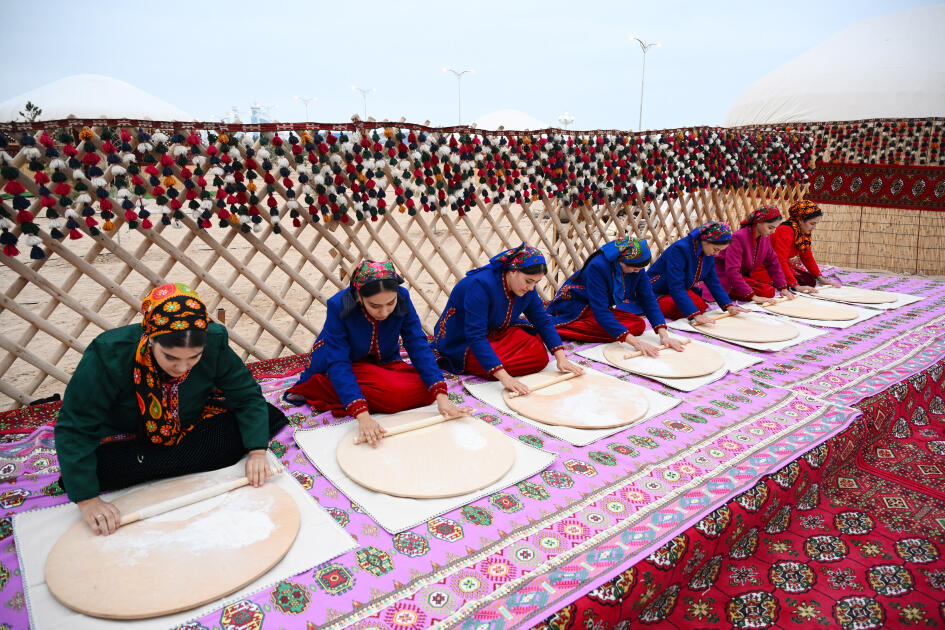 Вице-президент Фонда Гейдара Алиева Лейла Алиева приняла участие в выставке, посвященной национальной кухне Туркменистана