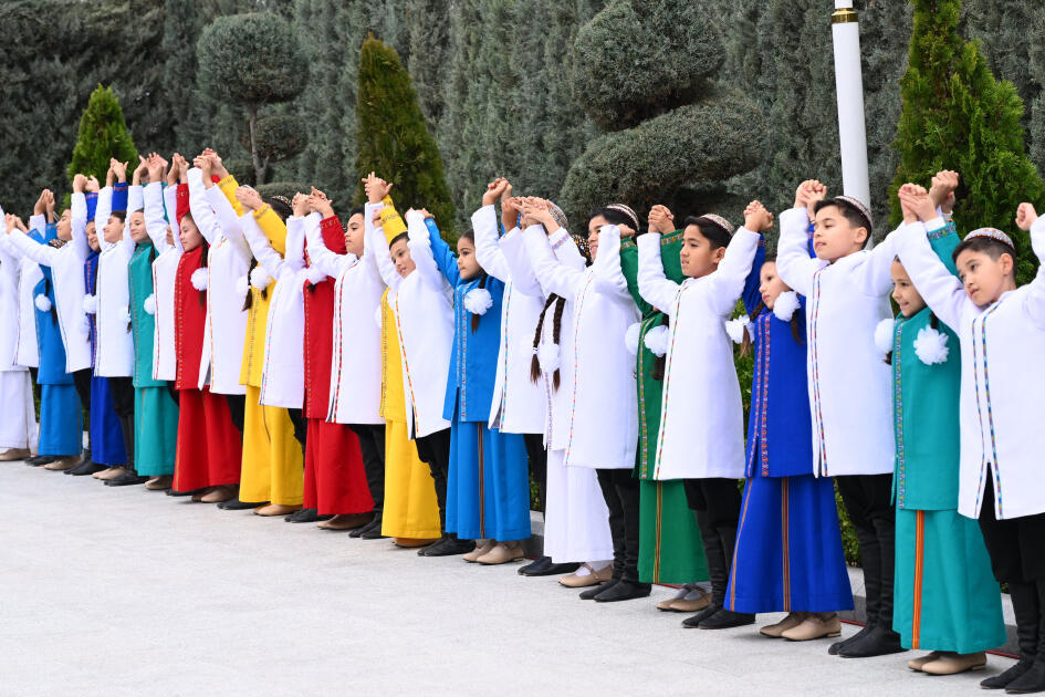 Лейла Алиева приняла участие в церемонии открытия в Туркменистане Авазинского филиала Благотворительного фонда по оказанию помощи нуждающимся в опеке детям