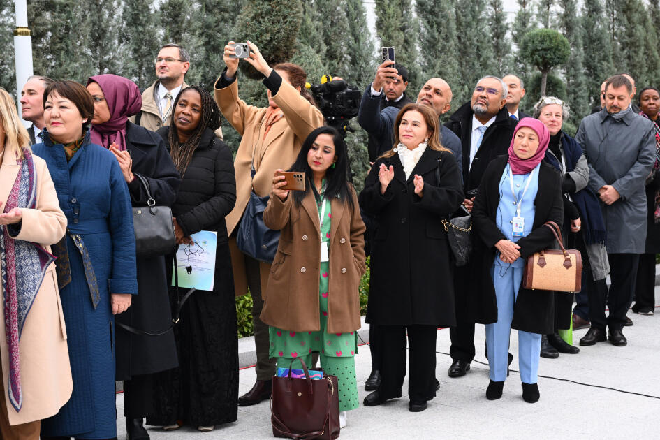 Лейла Алиева приняла участие в церемонии открытия в Туркменистане Авазинского филиала Благотворительного фонда по оказанию помощи нуждающимся в опеке детям