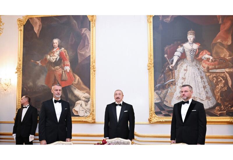 В Братиславе дан официальный прием в честь Президента Ильхама Алиева