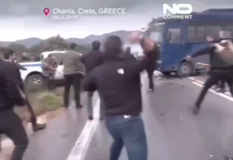 Греческие фермеры заблокировали аэропорт на Крите