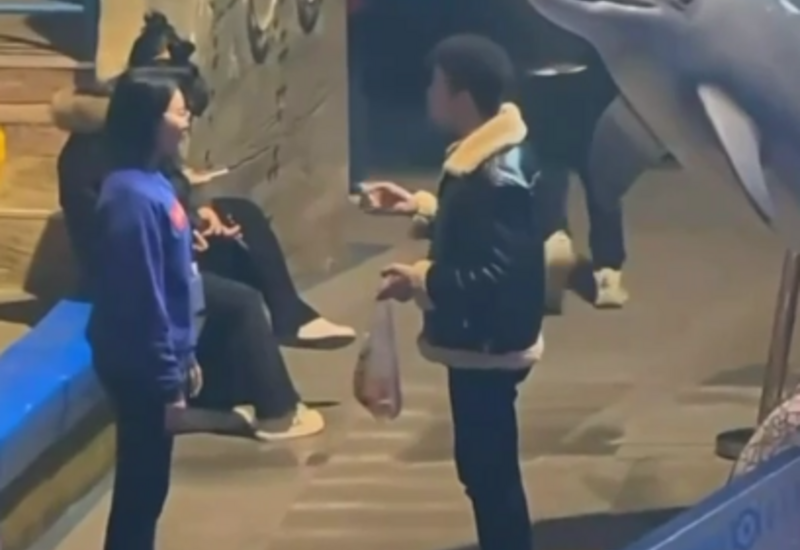 Белуха в Китае "наказала" курильщика