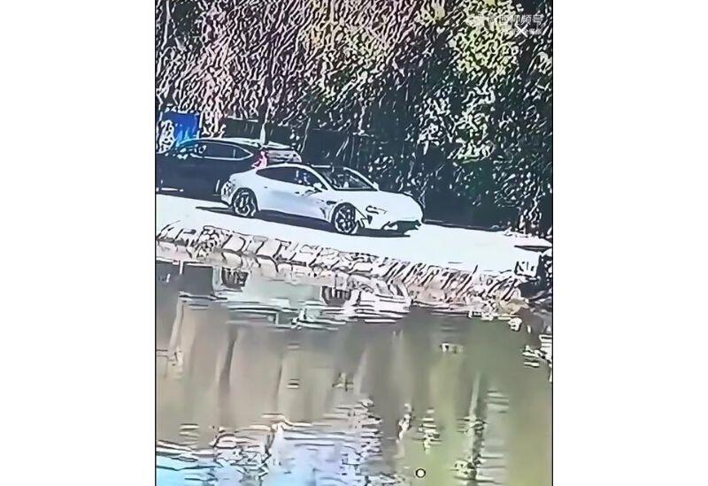 Режим автопарковки утопил электромобиль Xiaomi SU7 в водоеме