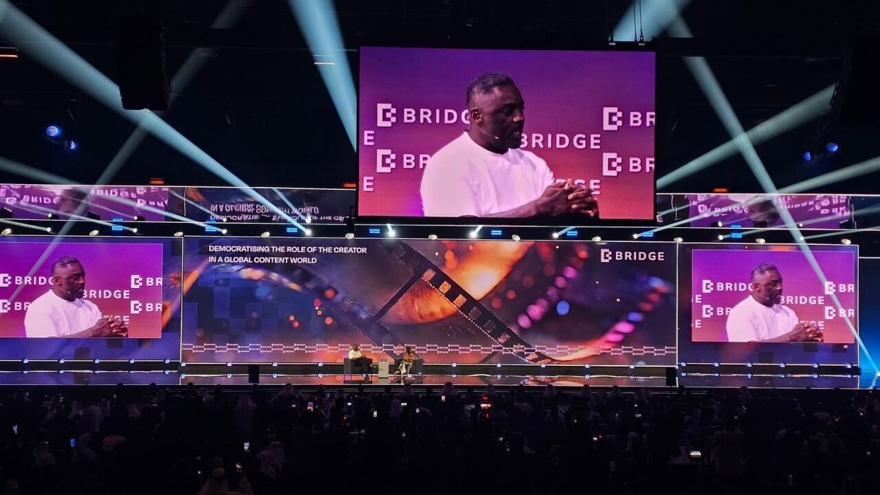 Азербайджанская делегация принимает участие в саммите медиа и контент-индустрии в Абу-Даби