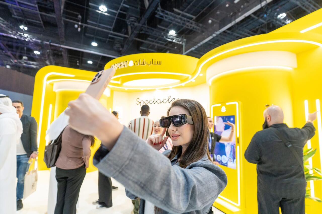 Азербайджанская делегация принимает участие в саммите медиа и контент-индустрии в Абу-Даби