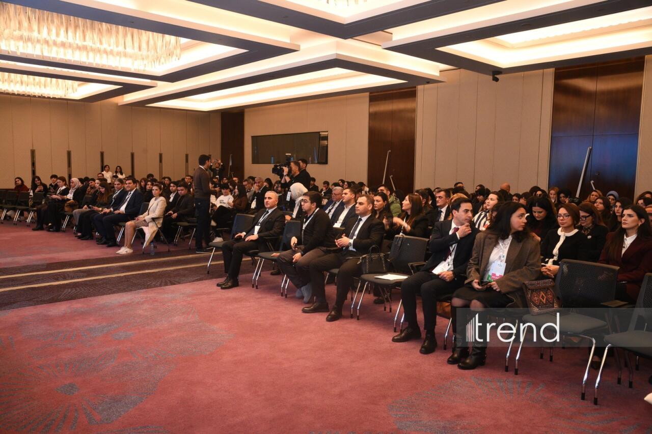 На Бакинской Творческой неделе обсудили будущее культуры исламского мира в цифровую эпоху