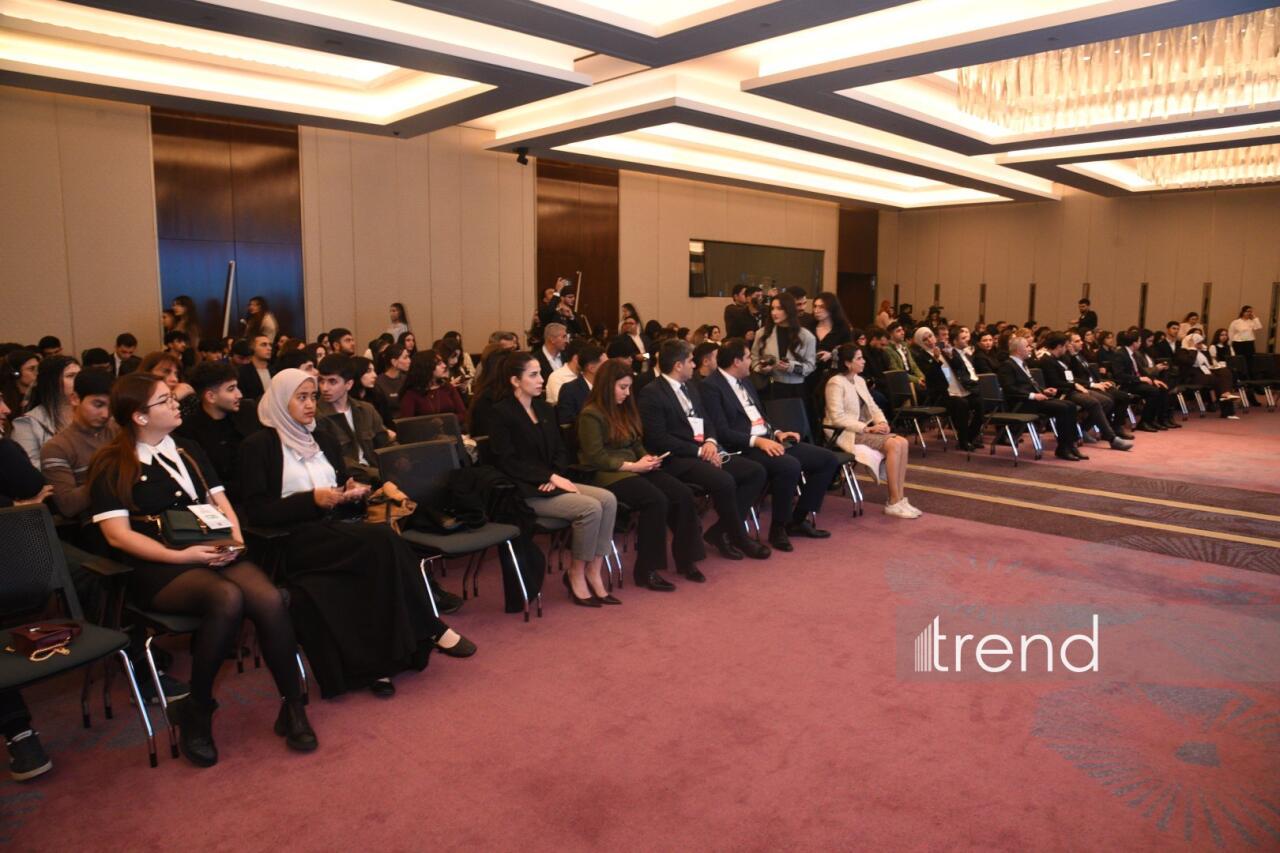 На Бакинской Творческой неделе обсудили будущее культуры исламского мира в цифровую эпоху