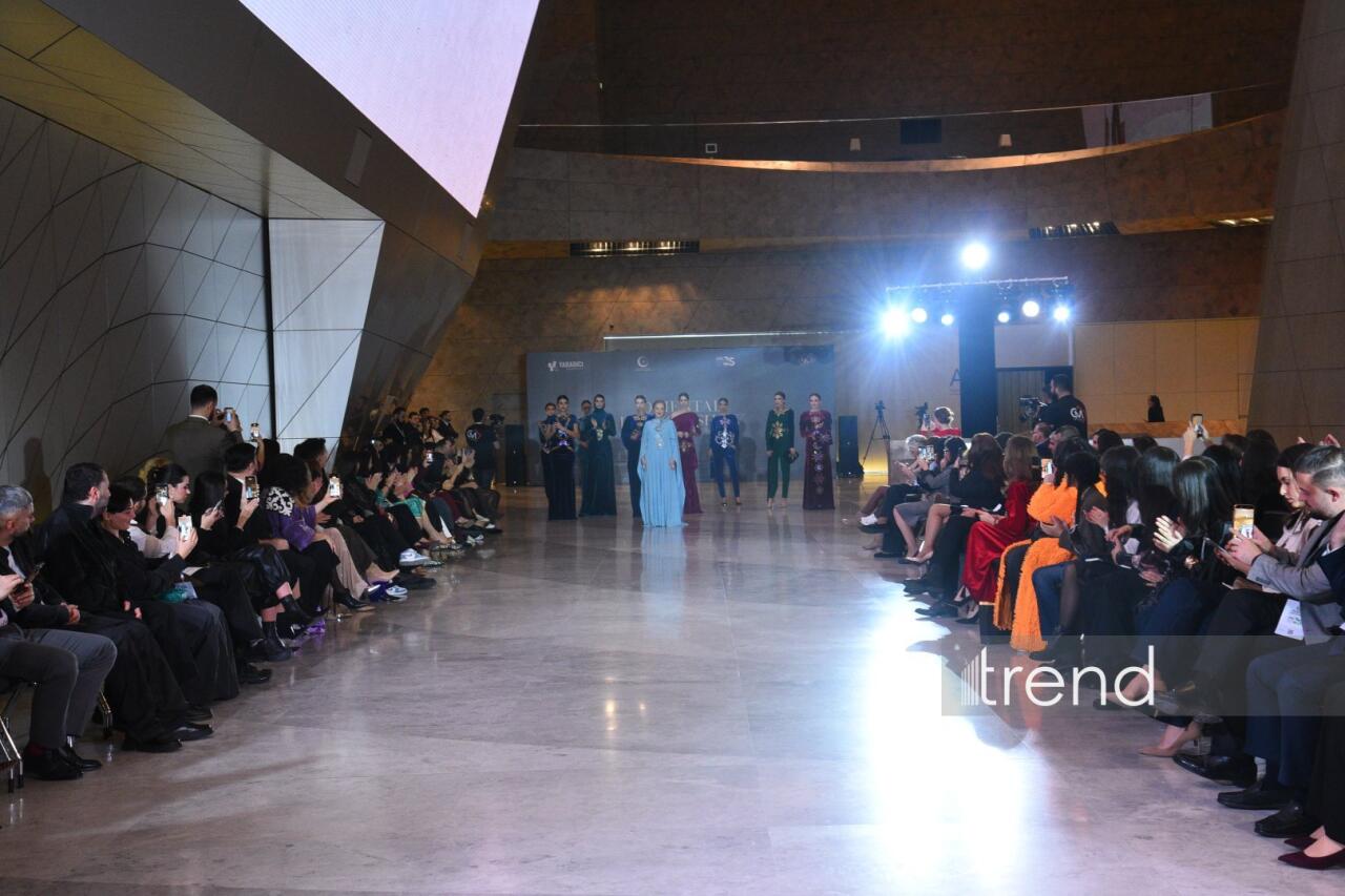 Красочное дефиле Oriental Fashion Show украсило Бакинскую Творческую неделю - 2025"