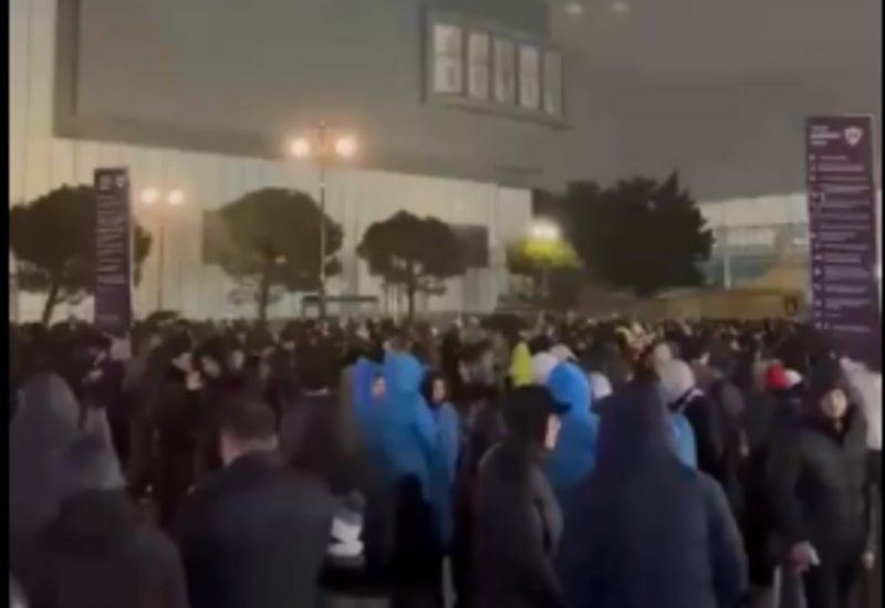 Ливень не помешал болельщикам "Карабаха" прийти на стадион