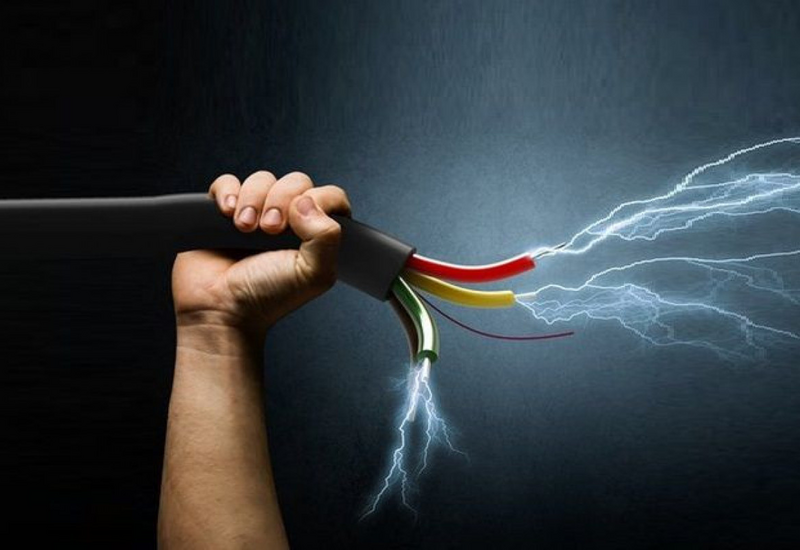 В Албании азербайджанец погиб от удара тока