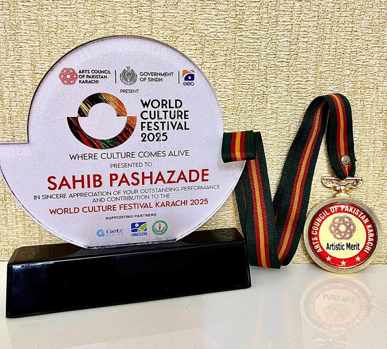 Заслуженный артист Азербайджана Сахиб Пашазаде удостоен почётной медали в Пакистане