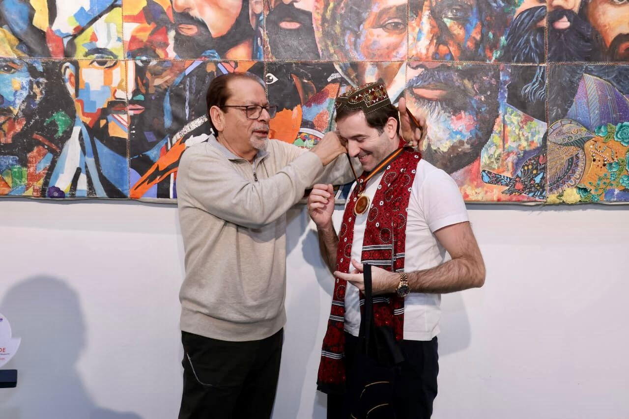 Заслуженный артист Азербайджана Сахиб Пашазаде удостоен почётной медали в Пакистане