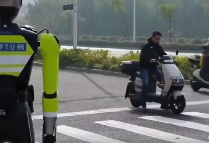 На дорогах Китая появились роботы-полицейские