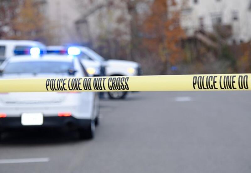 Смерть женщины на парковке полицейского отделения озадачила следователей