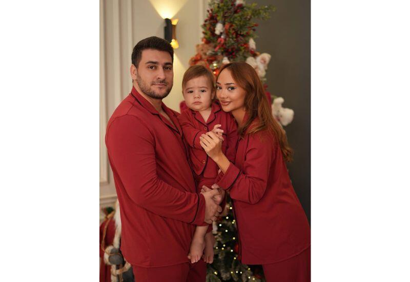 Блогер Хаджар Хейдари снялась с семьей в новогодней фотосессии